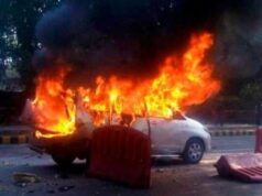 Shpërthen në flakë makina në autostradën Tiranë-Durrës, plagoset shoferi