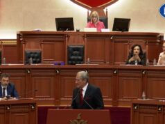 Berisha ‘përplaset’ me Nikollën: Moj zonjë, ti s’ke konceptet më elementare! Parlamenti s’është dyqani juaj
