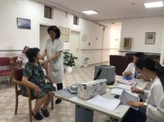 Banorët e Shtëpisë të Moshuarve Kavajë bëjnë dozën e 4 të vaksinës anti-Covid19