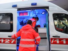 E rëndë/ Katër fëmijë të mitur transportohen drejt spitalit të Durrësit, rrezikuan të mbyten teksa notonin në Vilë Bashtovë