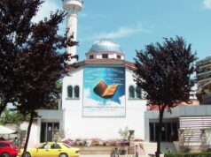 Fletushka kundër fesë islame para xhamisë “Dine Hoxha”, Prokuroria e Tiranës nis hetimet për nxitje të urrejtjes fetare