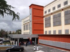 QSUT s’ka para për analiza, jep 740 mijë dollarë për mobilim. Luksi i administratës, krevat dopio për zyrat e drejtuesve dhe karrige lëkure origjinale