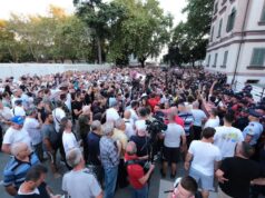 Protesta për vogëlushen e vrarë në Himarë, shihni pjesëmarrjen e qytetarëve (FOTO)
