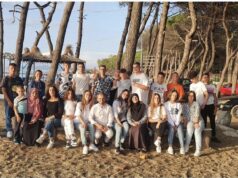 Imami nga Kavaja publikon foto me të rinjtë, Dashnor Karaboja: Shpresoj të jenë gjenerata e ndryshimit, ajo mbi 25 shkoi dëm!