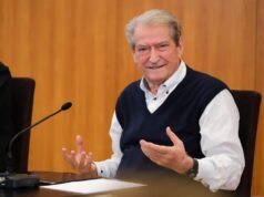 “Puna e qeverisë? Mashtrim me propagandë dhe vjedhje me firmë”, Berisha: Është formalizuar vota, edhe në diktaturë votohej, por…