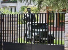 BIRN: ‘Instalacion’… statujat e Stalinit dhe Leninit ekspozohen në vilën qeveritare