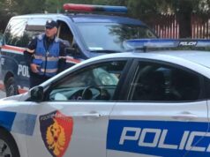 Kavajë/ I riu dhunon vëllain dhe kërcënon nënën, kundërshton me forcë policinë e dëmton mjetin e tyre, arrestohet!