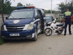 Aksident me vdekje/ Motori përplaset me bordurën, vdes 46-vjeçarja