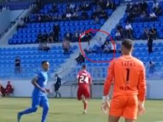 FOTO/ Identifikohet personi që goditi Tedi Carën me shishe me ujë të ngrirë, teksa festonte për golin e shënuar