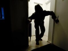 E rëndë/ Grabitje me armë, maskat hyjnë në një banesë dhe vjedhin 8 mijë euro e…!