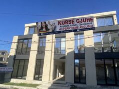 British Centre, Qendra e gjuhëve të huaja në Kavajë nën drejtimin e profesorit Indrit Guma