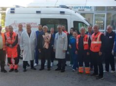 Shërbeu mbi 40 vite në urgjencën e Spitalit, Mjekët nderojnë Fiqiretin pas daljes në pension