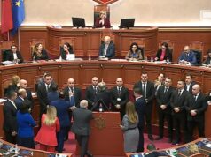 E fundit/ Nisi të flasë në foltoren e Kuvendit nga FB i tij, Nikolla paralajmëron Berishën me përjashtim