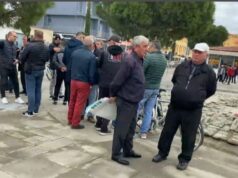 Kundër vendosjes së traut në parkun e Divjakës, banorët sërish në protestë: Duan të paguajmë edhe ajrin, nuk do e lejojmë!
