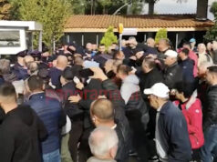 Qytetarët e Divjakës i hodhën traun dhe u konfliktuan më Policinë, reagon Ministria e Turizmit: Pagesa është modeste 50 lekë! Banorët përjashtohen nga detyrimi