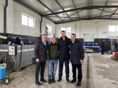 Prefekti Afrim Qëndro dhe Kryetari i Bashkisë Edison Memolla vizitojnë Fabrikën e Vajit të Ullirit “Qoshku” në Rrogozhinë!