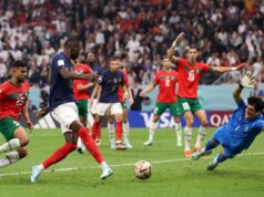 Franca cinike, Maroku i bën të vuajnë, por “Gjelat” shkojnë në finalen e Botërorit