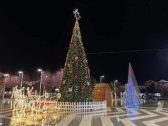 “Ju kurseni energji, ne bëjmë propagandë”- Deputeti i PD publikon fotot: Qeveria e ‘shet’ Shqipërinë si vend festiv, qytetarët mbulohen me batanije!