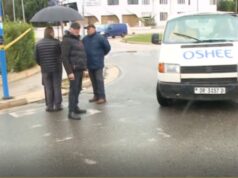 Kavajë/ Tjetër sulm i qeverisë ndaj biznesit dhe medias/ Policia dhe IKMT ndërhyrje të paligjshme te Prestige Resort, nxirren me forcë pushuesit dhe punonjësit