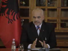 Qeveria “hap thesin” në fundvit, Rama shpërblen administratën në vit zgjedhor: Do marrë më shumë se pensionistët PAK e familjet me ndihmë ekonomike