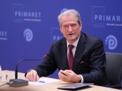 “Mirë se vini në Shqipëri, bukë, kripë dhe…”/ Berisha thirrje qytetarëve t’i bashkohen protestës më 6 dhjetor, mesazh edhe evropianeve