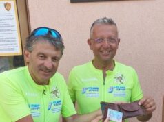 Ana tjetër e turistëve italianë, dorëzojnë në polici portofolin e mbushur me para që gjetën në rrugë