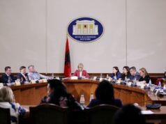 Pa audio dhe opozitën: Si PS kaloi online komisionet me letër bakalli. Kush janë deputetët që firmosën