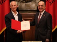 Presidenti Bajram Begaj nderon me titull futbollistin e “Besës”: Agron Kariqi, Mjeshtër i Madh!