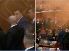 Kaos në Kuvend/ Opozita mbledh karriget në mes të sallës, Garda ‘blindon’ foltoren