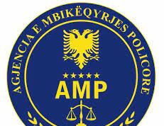 Kavajë/ Nënkomisari bashkë me të birin u përfshinë në sherr, qëlluan me armë