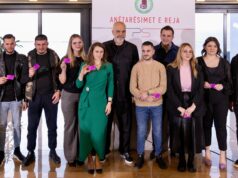 PS e humbi Kavajën, Edi Rama mburret me anëtarësime të reja, familjarë të zyrtarëve të PS dhe pushtetit!