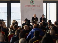Edi Rama fshikullon drejtuesit e PS në Kavajë për humbjen e Bashkisë: Mbyllën partinë dhe nuk dinë të bëjnë opozitë!