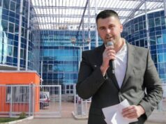 Nën hetim nga SPAK, reagon kryebashkiaku i Rrogozhinës: Përveç meje po baltosni familjarët e mi. Tani do përdor çdo armë ligjore për…