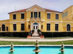 Ambasada amerikane në Tiranë promovon vesin e pederasties, qytetarët e masakrojnë me komente!