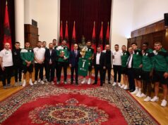 Presidenti Bajram Begaj pret kampionët e Shqipërisë, futbollistët e Egnatia-s i dhurojnë fanellën me dedikime personale