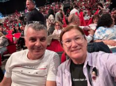 “Kryetarja “emigrante”, përshëndet të gjithë shqiptarët nga Athina!”, ironia me fotot e kryebashkiakes së Roskovecit në mitingun e Ramës