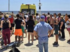 “Tragjedia ndodhi në 10 minuta”/ 7-vjeçari u mbyt në det, lirohet nëna, nis mbledhja e fondeve për të varrosur vogëlushin në Shqipëri (Rrëfimet dramatike)