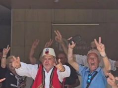 “O hero krejt Shqipëria ty të do”/ Me këngën e ish-kryeministrit dhe me valle, simpatizantët festë në selinë blu pasi gjykata i dha PD-në Berishës