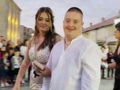 “Premtimin s’e tret as dheu”, kthehet nga Zelanda e re për të shoqëruar në Maturë shokun me sindromën down