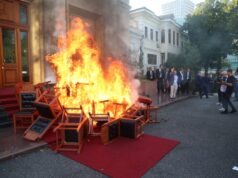 Zjarr, kaos dhe dhunë/ PS kërkesë për masa ndëshkimore ndaj 24 deputetëve demokratë, Këshilli i Etikës vendos nesër, merren në shqyrtim pamjet filmike