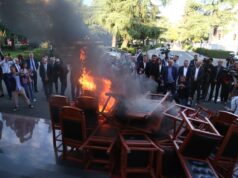 Djegia e karrigeve në Kuvend/ Zbulohet fatura financiare e dëmeve, ja sa duhet të paguajë secili deputet!