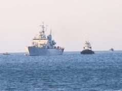 Mbërrin anija me 16 emigrantët e parë në Shëngjin